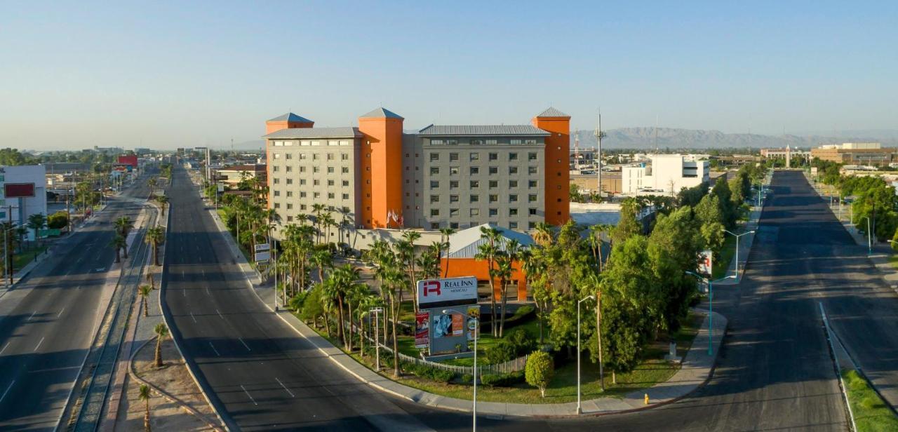 Real Inn Мехикали Экстерьер фото The student residence halls at the University of Nevada, Las Vegas